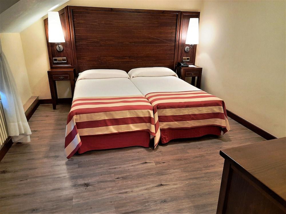 Hotel Urogallo ビエルハ エクステリア 写真
